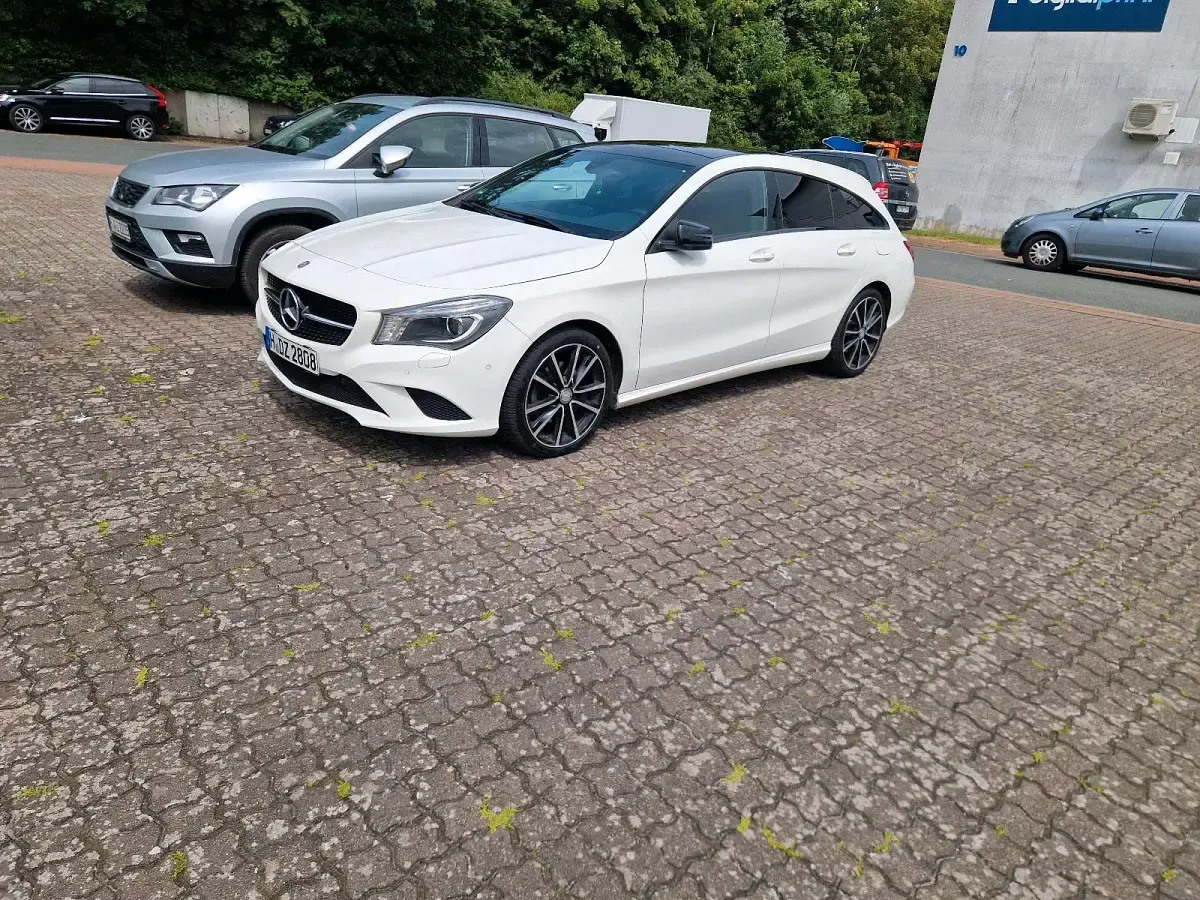 Gebraucht Mercedes CLA220 177 PS (130 kW) 2015 Weiß Limousine