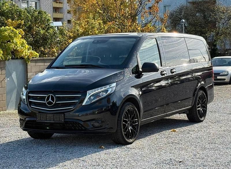 Schwarz Gebraucht 2017 Mercedes Vito Edition Kombi | 22.950 € (Fairer Preis) - Bild 1/4