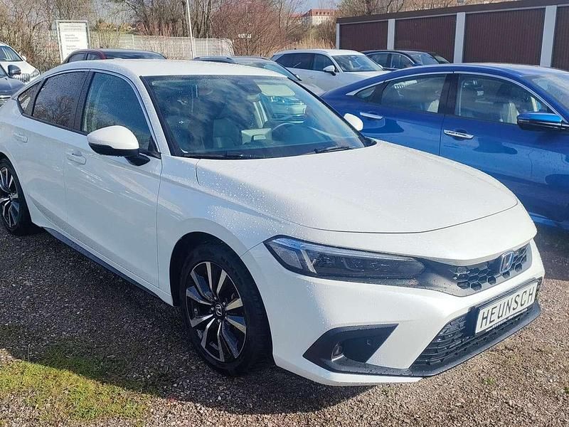 Gebraucht Honda Civic Elegance 143 PS (105 kW) 2024 Weiß Limousine
