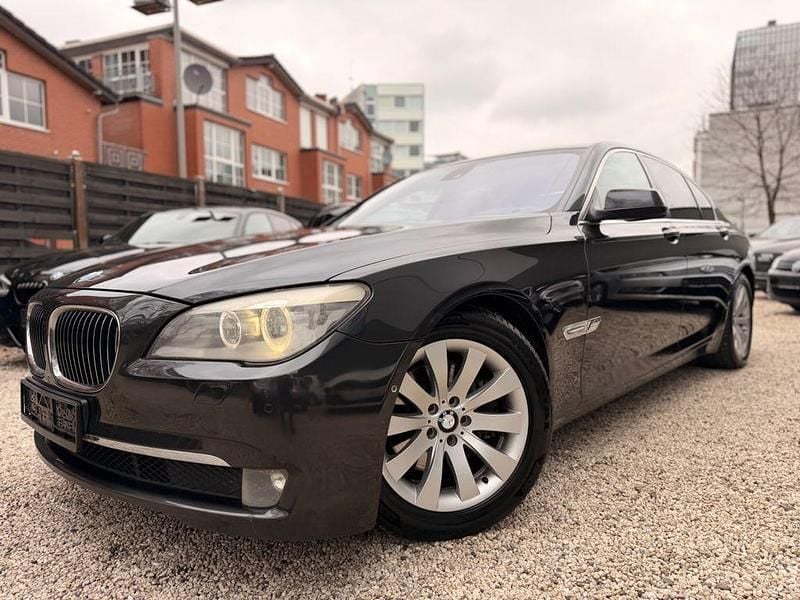 Gebraucht BMW 730 Sport Line 245 PS (180 kW) 2009 Grau Limousine