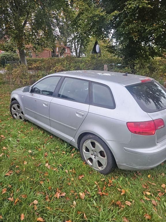 Grau Gebraucht 2006 Audi A3 Attraction Limousine | 2.800 € (Superpreis) - Bild 1/4