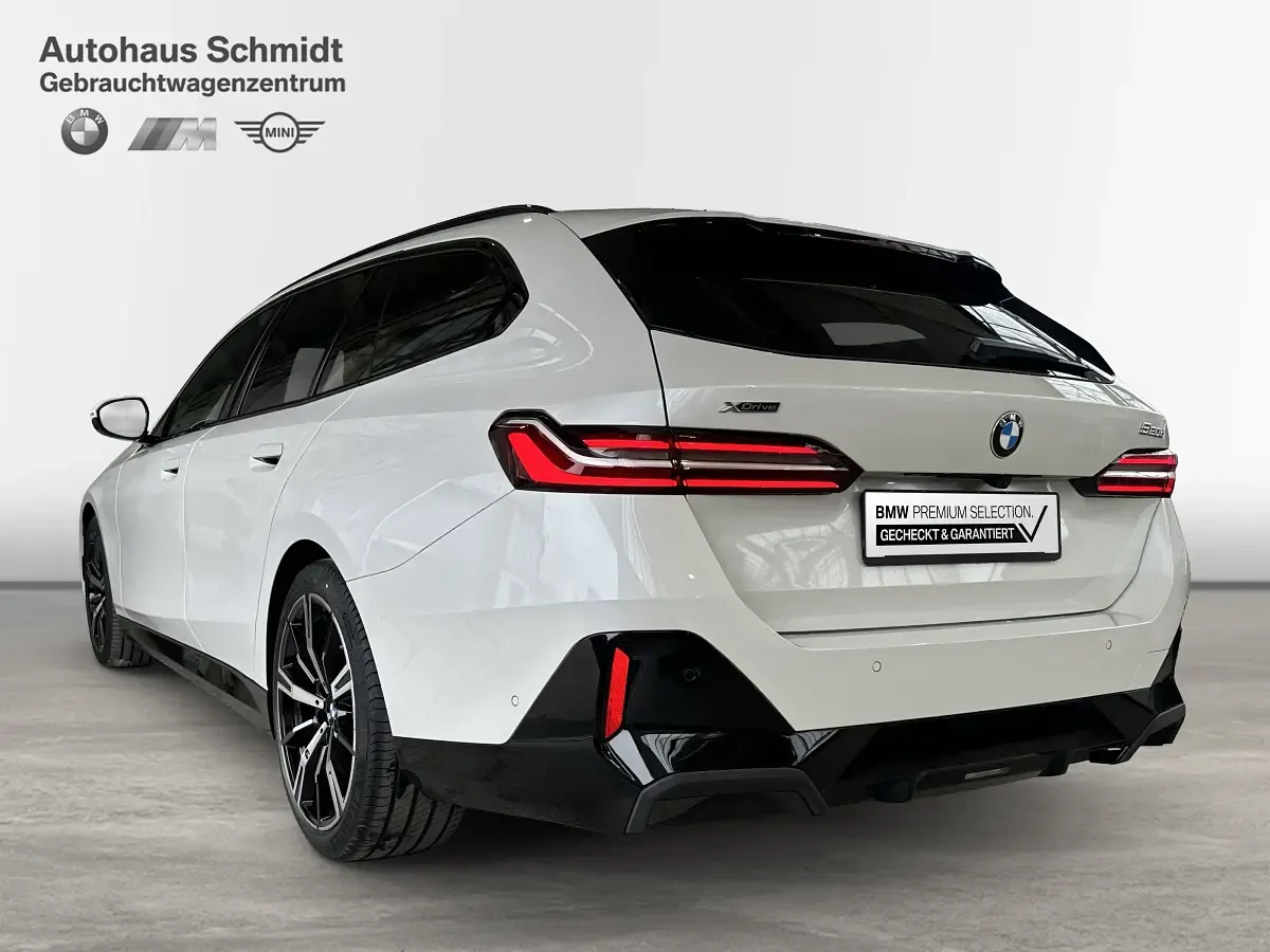 Gebraucht BMW 520 Comfort Edition 197 PS (144 kW) 2025 Mineralweiß Kombi