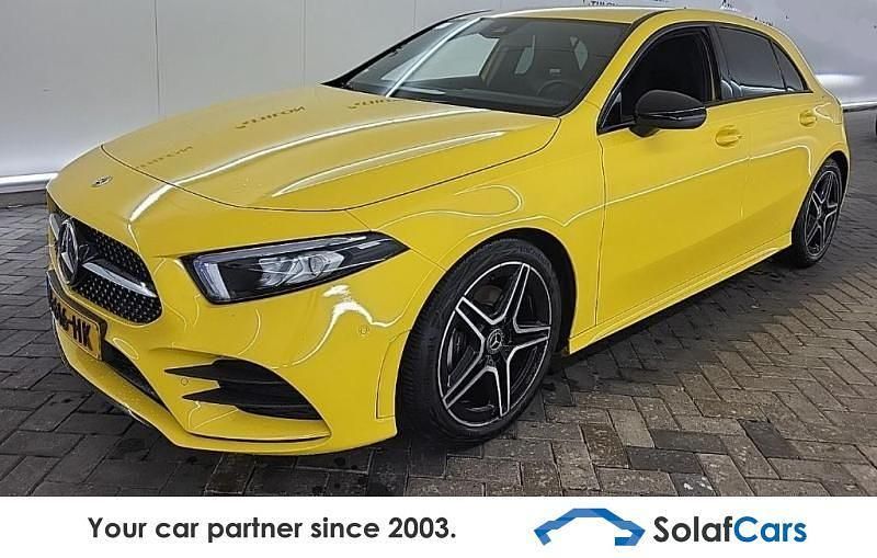 Gelb Gebraucht 2021 Mercedes A180 AMG Limousine | 18.392 € (Guter Preis) - Bild 1/4