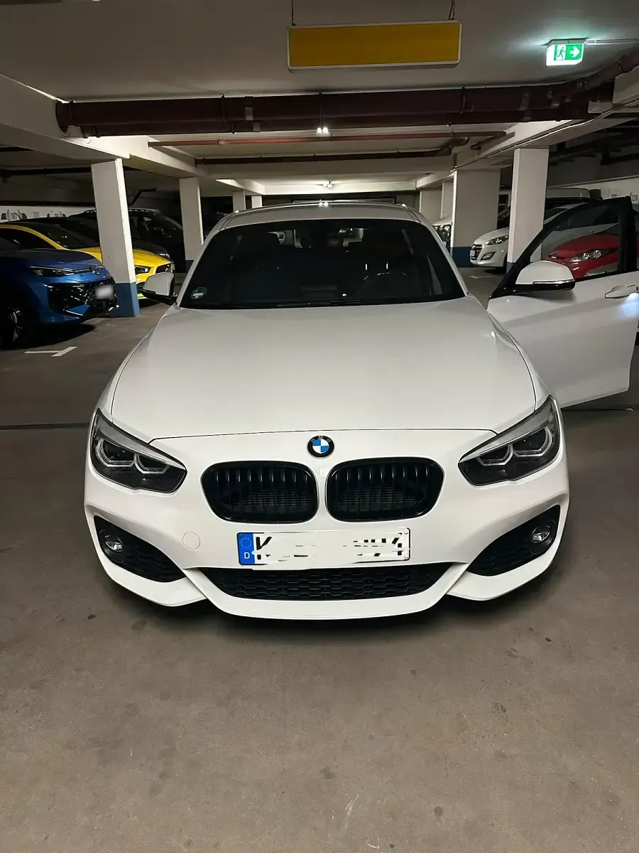 Gebraucht BMW 118 Shadowline 136 PS (100 kW) 2019 Weiß Limousine