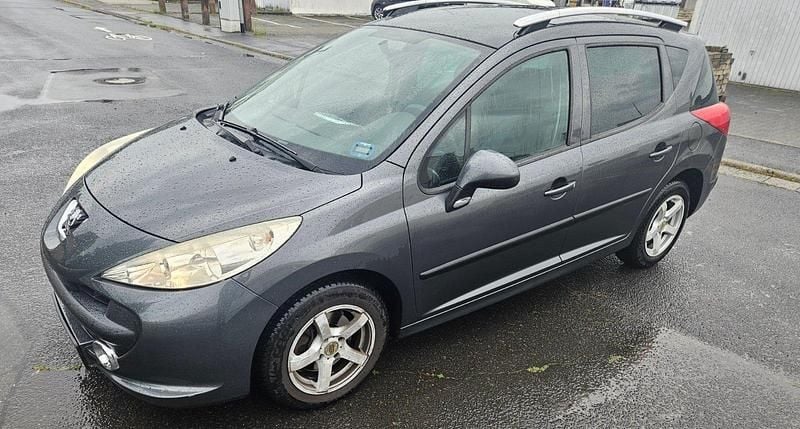 Grau Gebraucht 2009 Peugeot 207 Kombi | 1.300 € (Guter Preis) - Bild 1/4