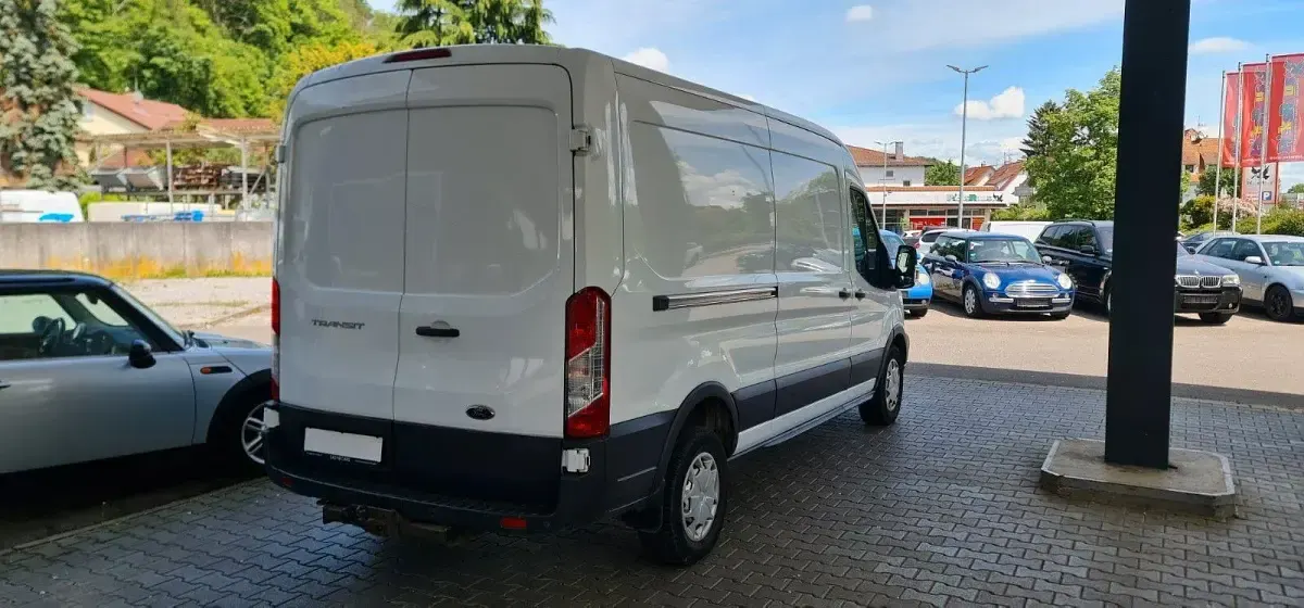 Gebraucht Ford Transit 131 PS (96 kW) 2018 Weiß Van / Kleinbus
