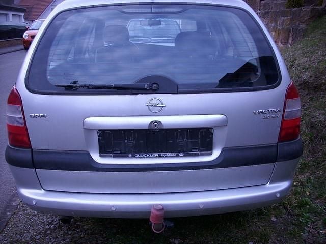Gebraucht Opel Vectra 136 PS (100 kW) 1998 Silber metallic Kombi