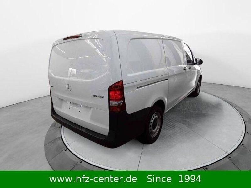 Gebraucht Mercedes Vito 102 PS (75 kW) 2022 Arktikweiss Van