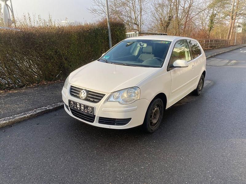 Weiß Gebraucht 2007 VW Polo Trendline Limousine | 2.600 € (Fairer Preis) - Bild 1/4