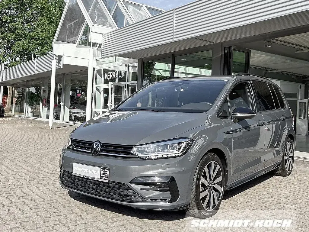 Gebraucht VW Touran Highline 150 PS (110 kW) 2025 Delfingrau (grau) Van / Kleinbus