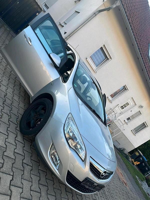 Gebraucht Opel Astra 116 PS (85 kW) 2011 Silber Kombi