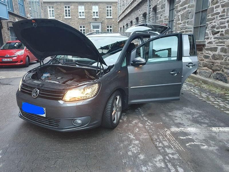Gebraucht VW Touran Highline 140 PS (102 kW) 2011 Grau Van / Kleinbus