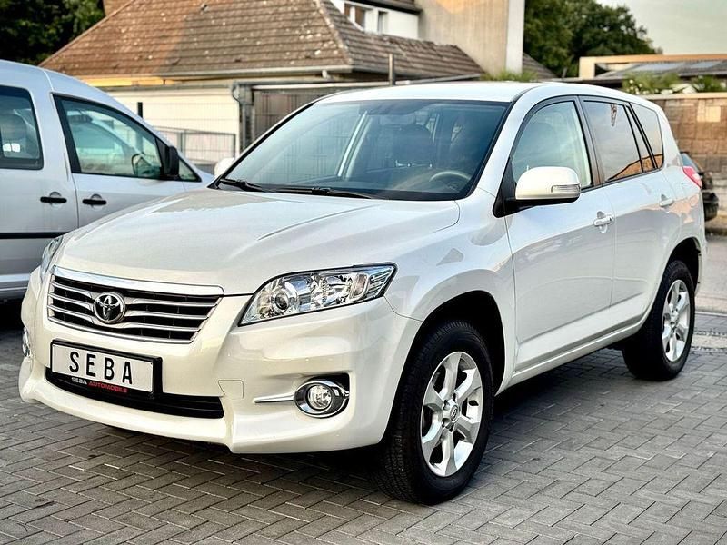 Weiß Gebraucht 2011 Toyota RAV4 Life SUV | 12.900 € (Etwas zu teuer) - Bild 1/4