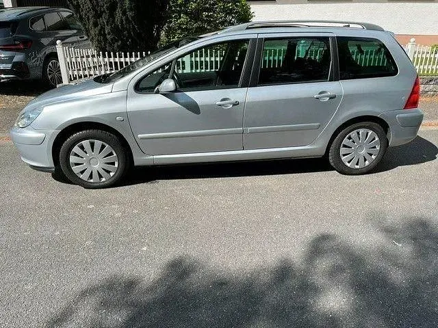 Gebraucht Peugeot 307 Premium 136 PS (100 kW) 2003 Silber Limousine
