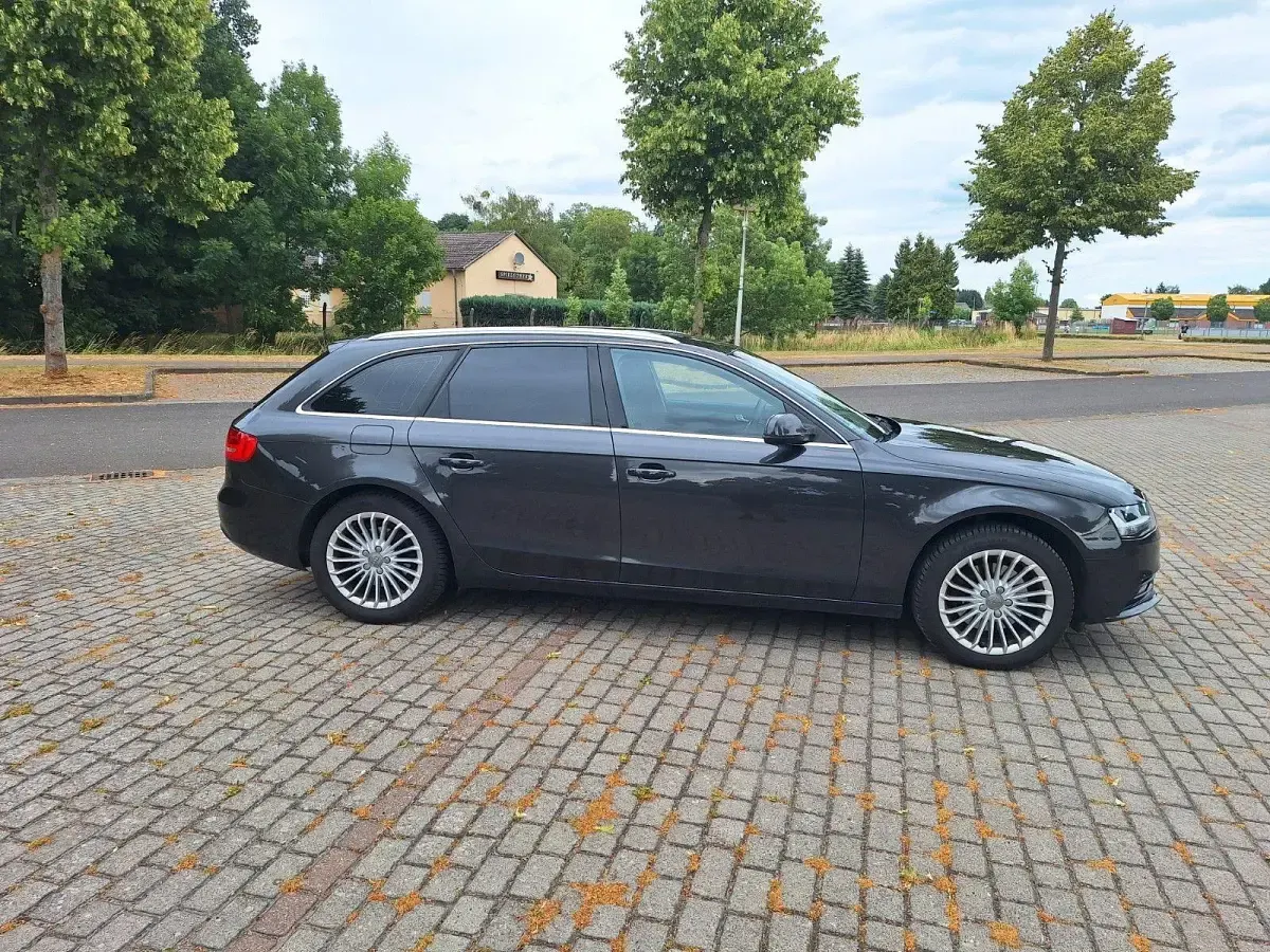 Gebraucht Audi A4 177 PS (130 kW) 2012 Schwarz Kombi