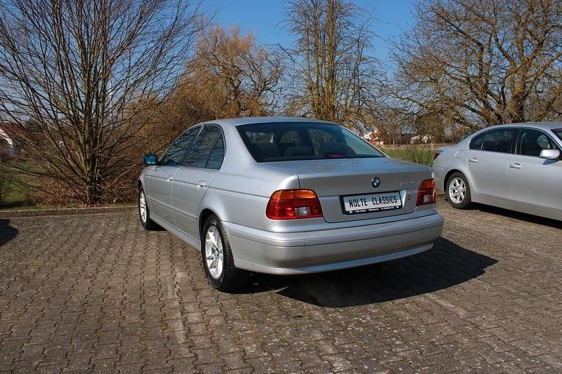 Gebraucht BMW 525 Sport Line 192 PS (141 kW) 2001 Silber Limousine