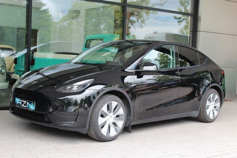 Solid black Gebraucht 2023 Tesla Model Y SUV | 31.995 € (Fairer Preis) - Bild 1/4