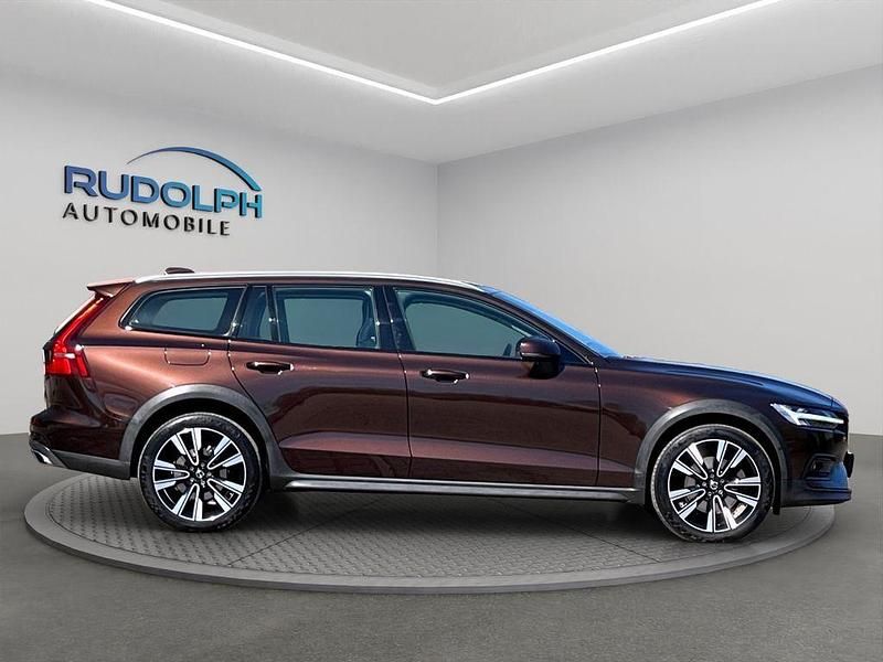 Gebraucht Volvo V60 CC Pro 190 PS (139 kW) 2019 Havana brown Kombi