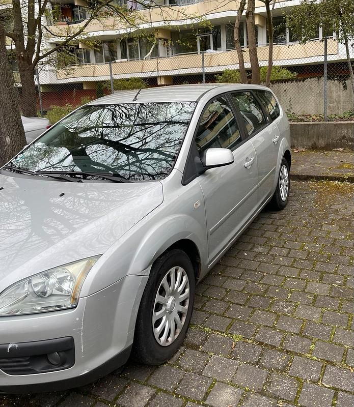 Gebraucht Ford Focus 115 PS (84 kW) 2006 Silber Kombi