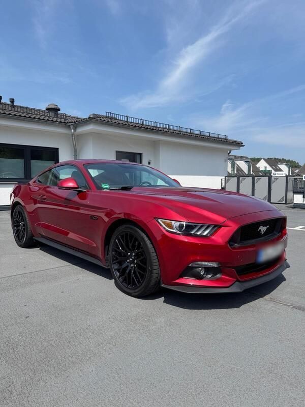 Rot Gebraucht 2017 Ford Mustang GT Coupé | 37.400 € (Fairer Preis) - Bild 1/4