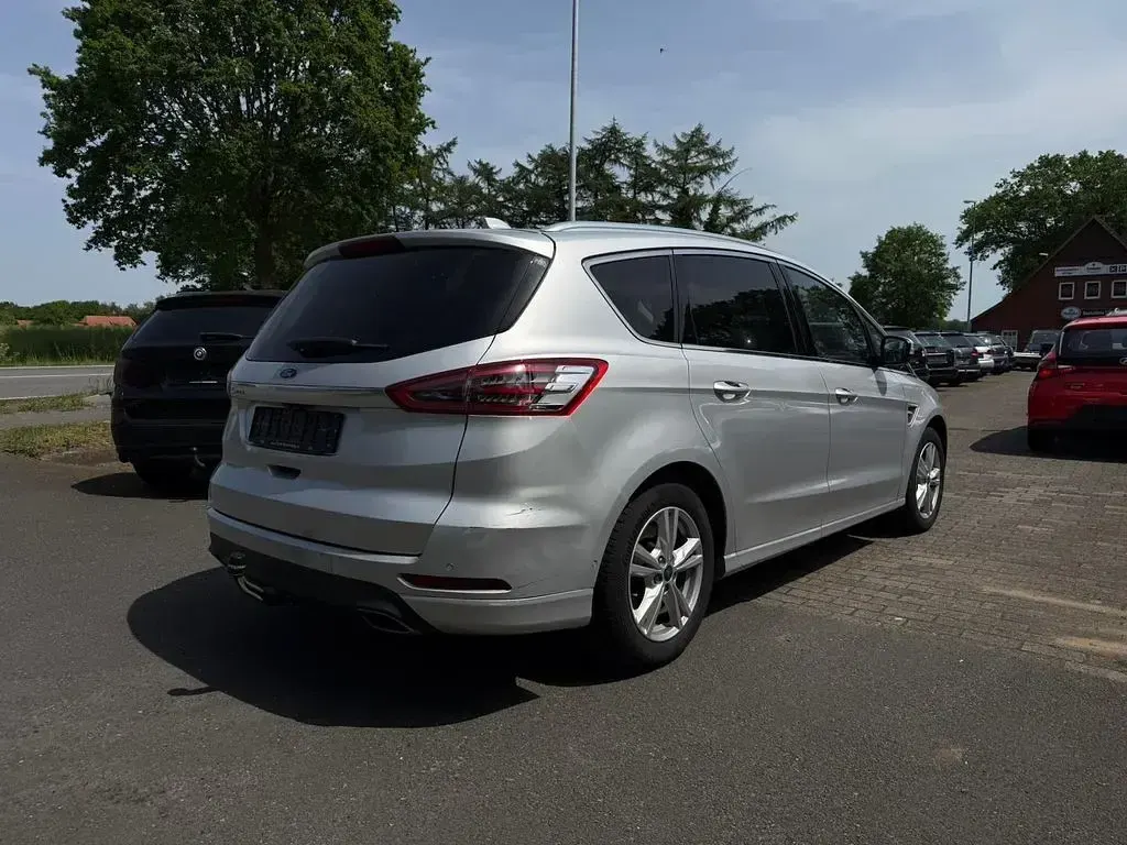 Gebraucht Ford S-MAX Titanium 190 PS (139 kW) 2022 Silber Van / Kleinbus
