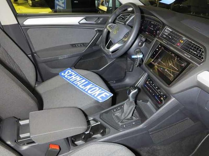 Gebraucht VW Tiguan Allspace Move 150 PS (110 kW) 2024 Pyrite silver (metallic) SUV