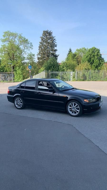 Schwarz Gebraucht 2003 BMW 318 Limousine | 850 € (Superpreis) - Bild 1/3