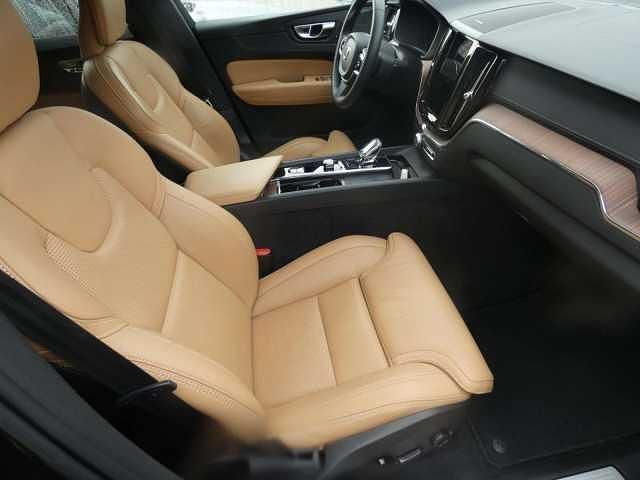 Gebraucht Volvo XC60 173 PS (127 kW) 2022 SUV