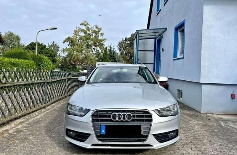 Grau Gebraucht 2012 Audi A4 Attraction Kombi | 6.000 € (Superpreis) - Bild 1/4
