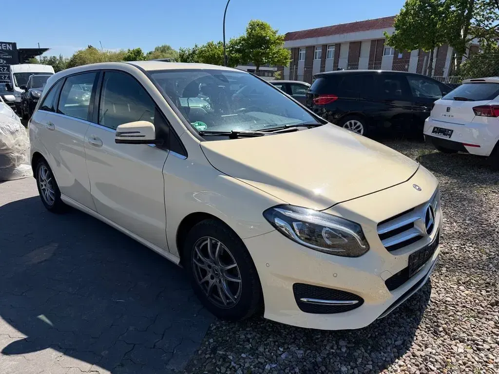 Gebraucht Mercedes B180 109 PS (80 kW) 2018 Beige Van / Kleinbus