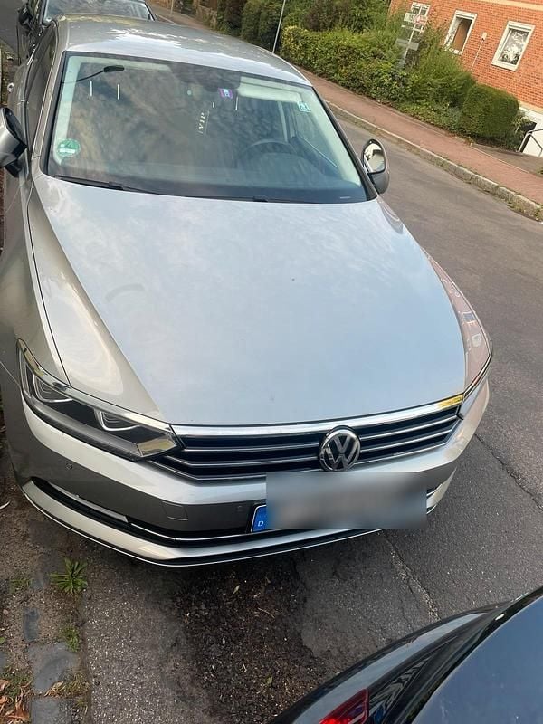 Grau Gebraucht 2017 VW Passat Trendline Limousine | 13.200 € (Guter Preis) - Bild 1/4