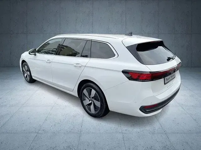 Gebraucht VW Passat Business 150 PS (110 kW) 2025 Weiß Kombi