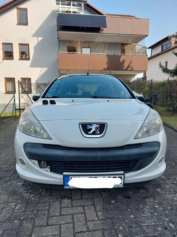 Gebraucht Peugeot 206+ 73 PS (53 kW) 2011 Weiß Kleinwagen
