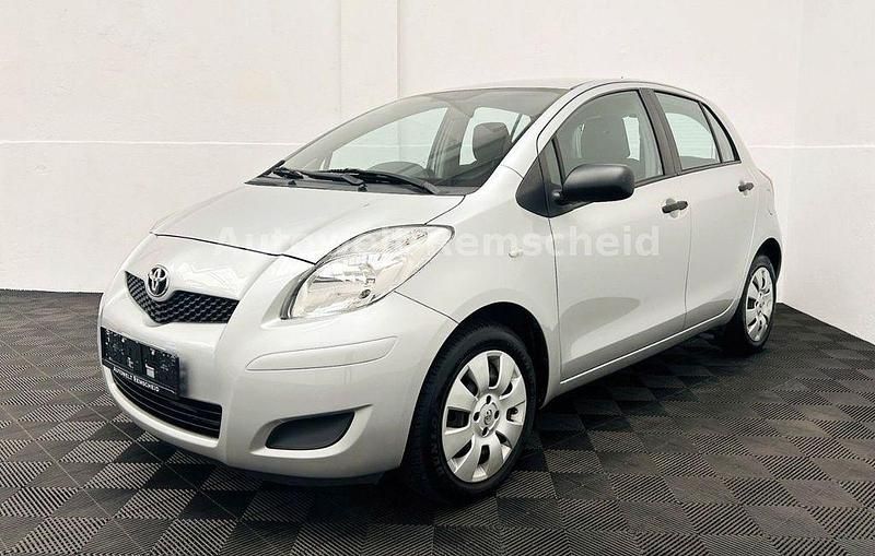 Silber Gebraucht 2009 Toyota Yaris Cool Limousine | 3.999 € (Fairer Preis) - Bild 1/4