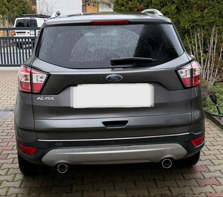 Gebraucht Ford Kuga Titanium 179 PS (131 kW) 2017 Grau SUV