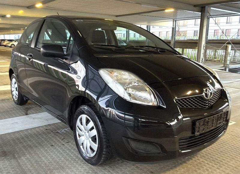 Gebraucht Toyota Yaris Basis 69 PS (50 kW) 2010 Schwarz Kleinwagen
