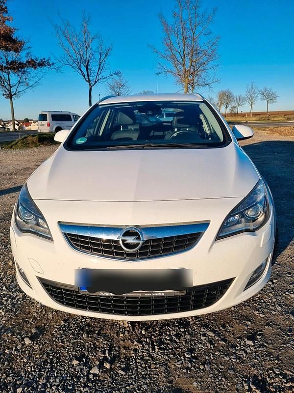 Gebraucht Opel Astra Innovation 110 PS (80 kW) 2011 Weiß Kombi
