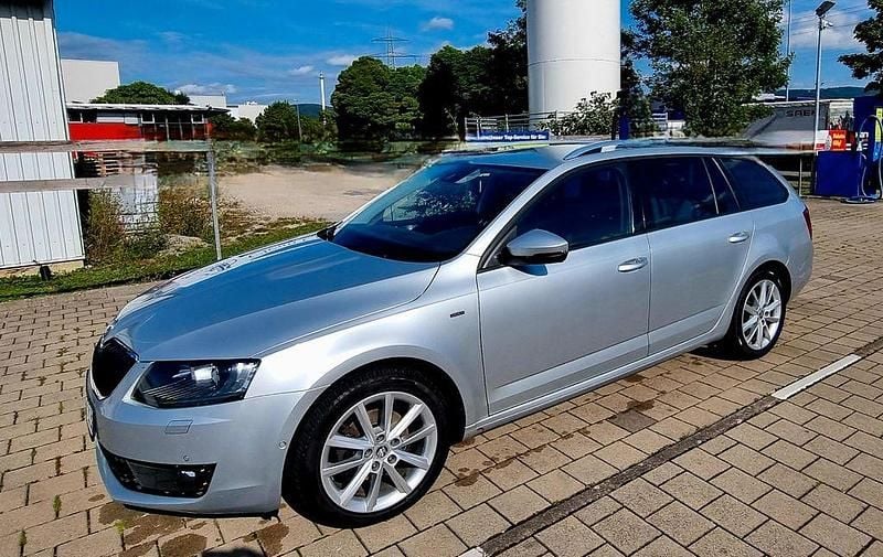 Silber Gebraucht 2016 Skoda Octavia Joy Kombi | 9.600 € (Guter Preis) - Bild 1/4