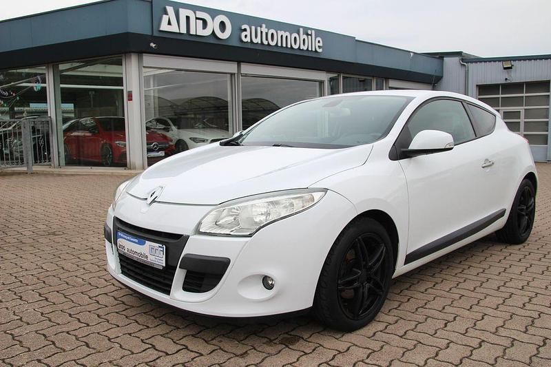 Weiß Gebraucht 2010 Renault Mégane III Night&Day Coupé | 5.800 € (Fairer Preis) - Bild 1/4