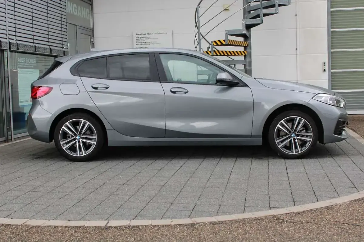 Gebraucht BMW 118 Advantage 136 PS (100 kW) 2023 Skyscraper grau metallic Kleinwagen