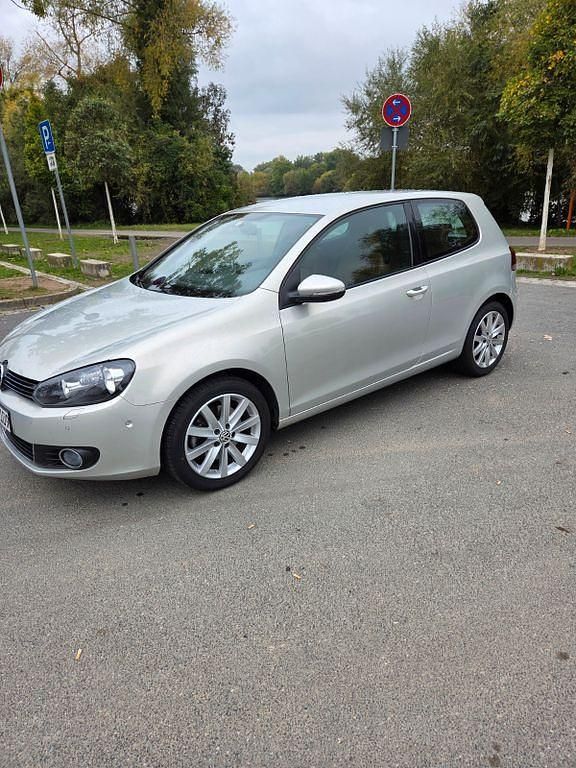 Silber Gebraucht 2010 VW Golf VI Team Limousine | 8.900 € (Etwas zu teuer) - Bild 1/4
