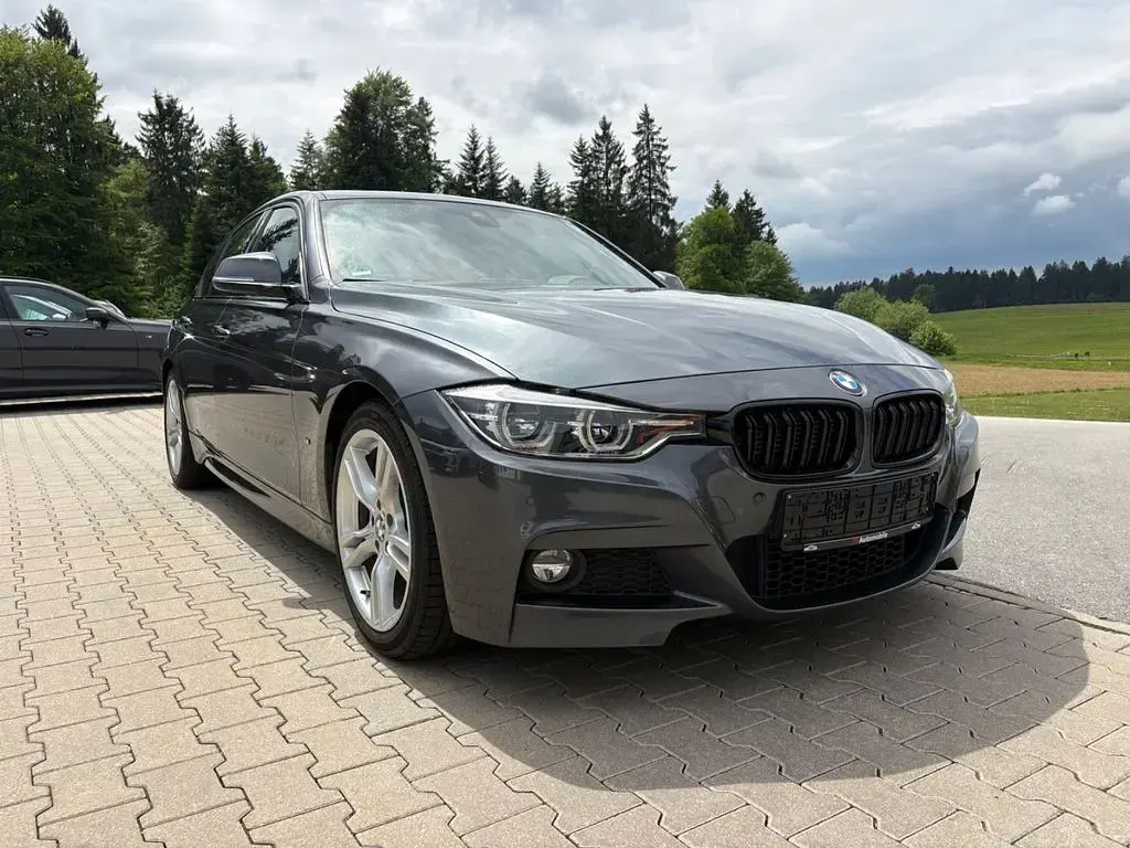 Gebraucht BMW 330e iPerformance 184 PS (135 kW) 2017 Grau Limousine