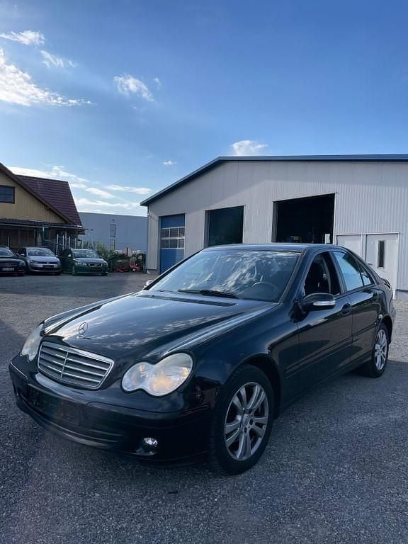 Schwarz Gebraucht 2005 Mercedes C220 Limousine | 2.700 € (Fairer Preis) - Bild 1/4