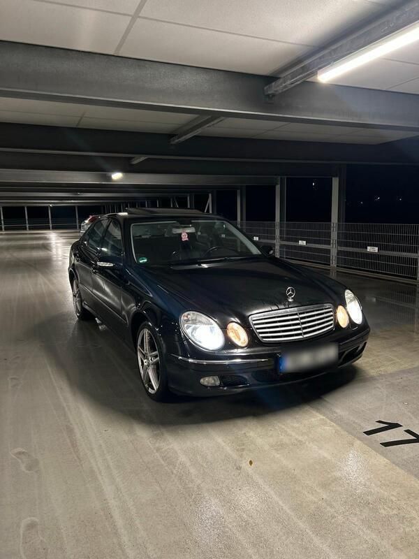 Schwarz Gebraucht 2004 Mercedes E320 Elegance Limousine | 4.400 € - Bild 1/4
