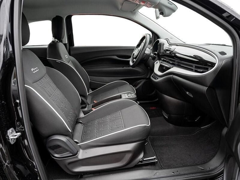 Gebraucht Fiat 500e Action 69 kW (95 PS) 2022 Colore esterno (onyx schwarz) Kleinwagen