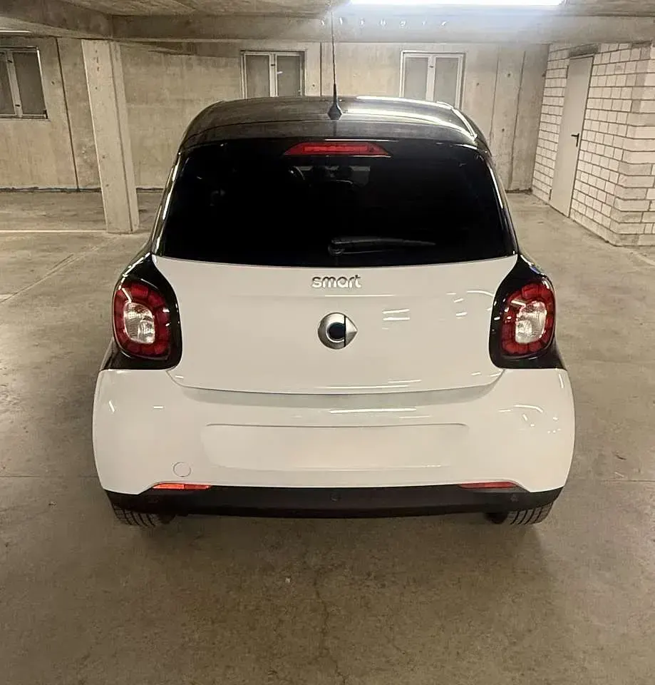 Usata Smart ForFour Basis 71 CV (52 kW) 2019 Nero Utilitaria