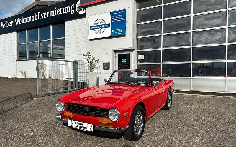 Rot Gebraucht 1969 Triumph TR6 Cabrio | 26.900 € - Bild 1/4