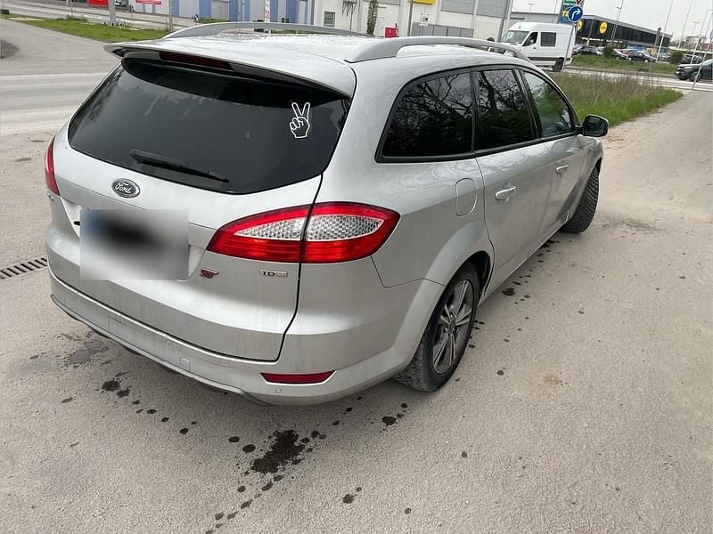 Gebraucht Ford Mondeo 140 PS (102 kW) 2010 Silber Kombi