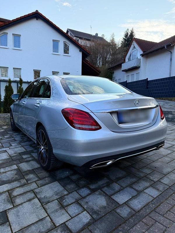 Silber Gebraucht 2018 Mercedes C300 Limousine | 22.500 € (Fairer Preis) - Bild 1/4