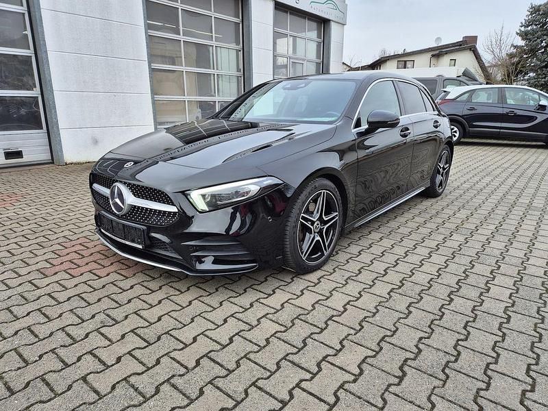 Gebraucht Mercedes A200 AMG line 163 PS (119 kW) 2021 Kosmosschwarz Limousine